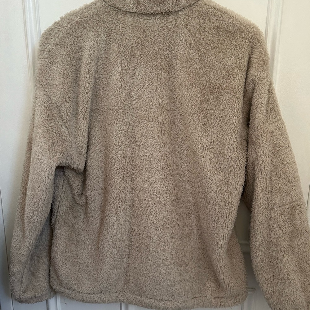 Like new New Balance Hoodie. So soft and warm - Picture 4 of 5